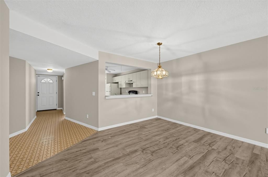For Sale: $220,000 (2 beds, 2 baths, 1200 Square Feet)