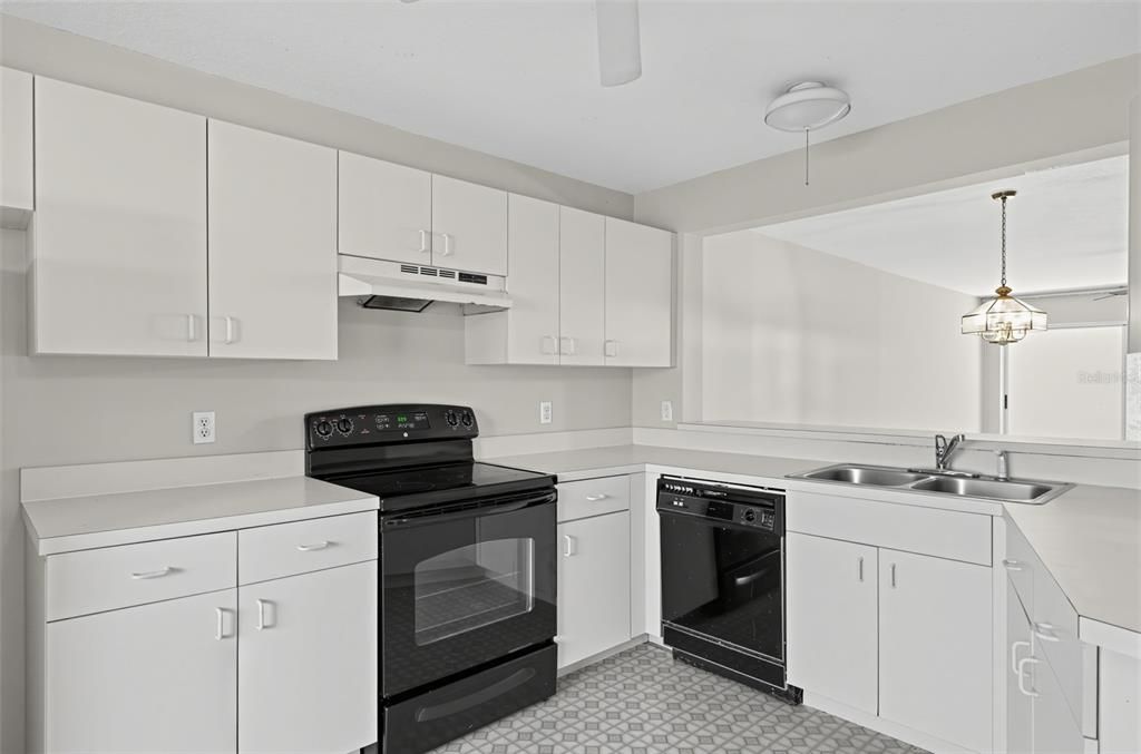 For Sale: $220,000 (2 beds, 2 baths, 1200 Square Feet)