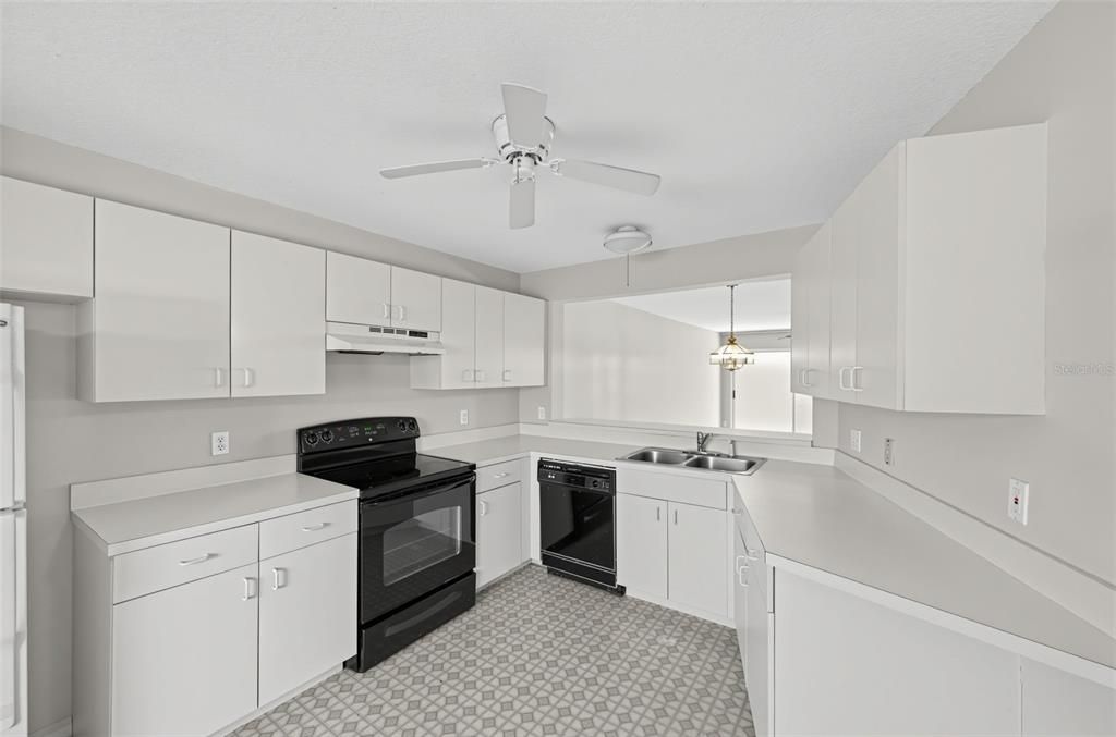 For Sale: $220,000 (2 beds, 2 baths, 1200 Square Feet)