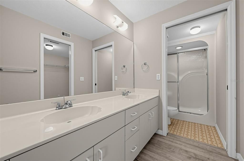 For Sale: $220,000 (2 beds, 2 baths, 1200 Square Feet)