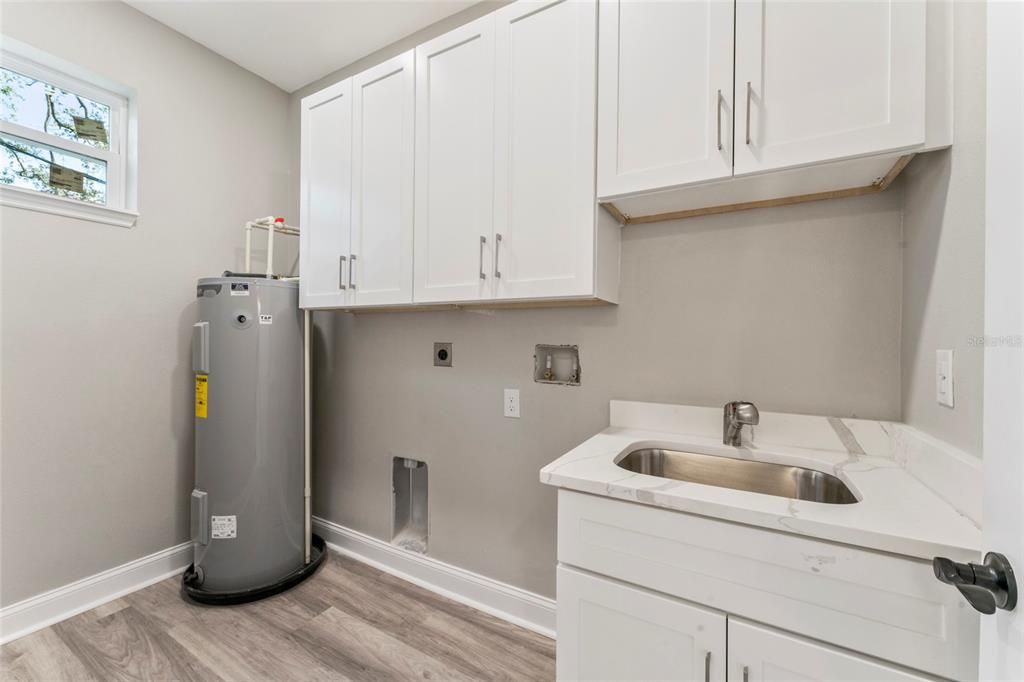 For Sale: $574,900 (3 beds, 3 baths, 2283 Square Feet)