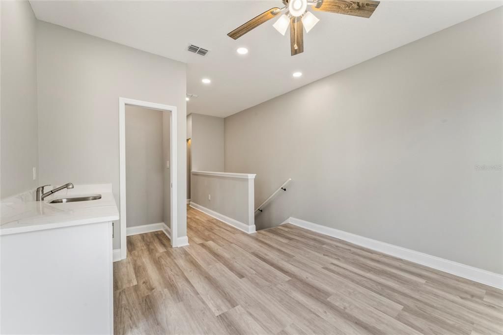 For Sale: $574,900 (3 beds, 3 baths, 2283 Square Feet)