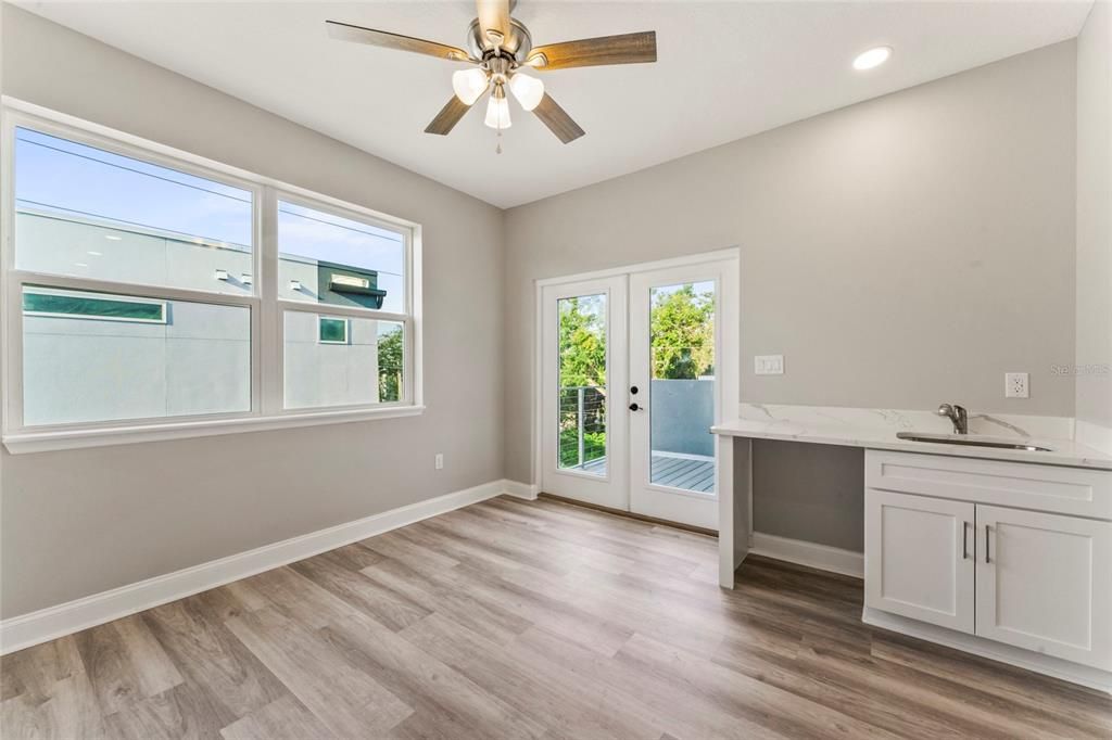 For Sale: $574,900 (3 beds, 3 baths, 2283 Square Feet)