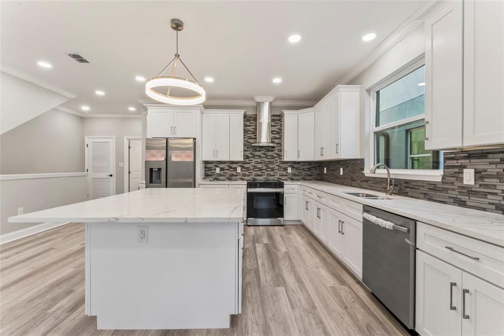 For Sale: $574,900 (3 beds, 3 baths, 2283 Square Feet)