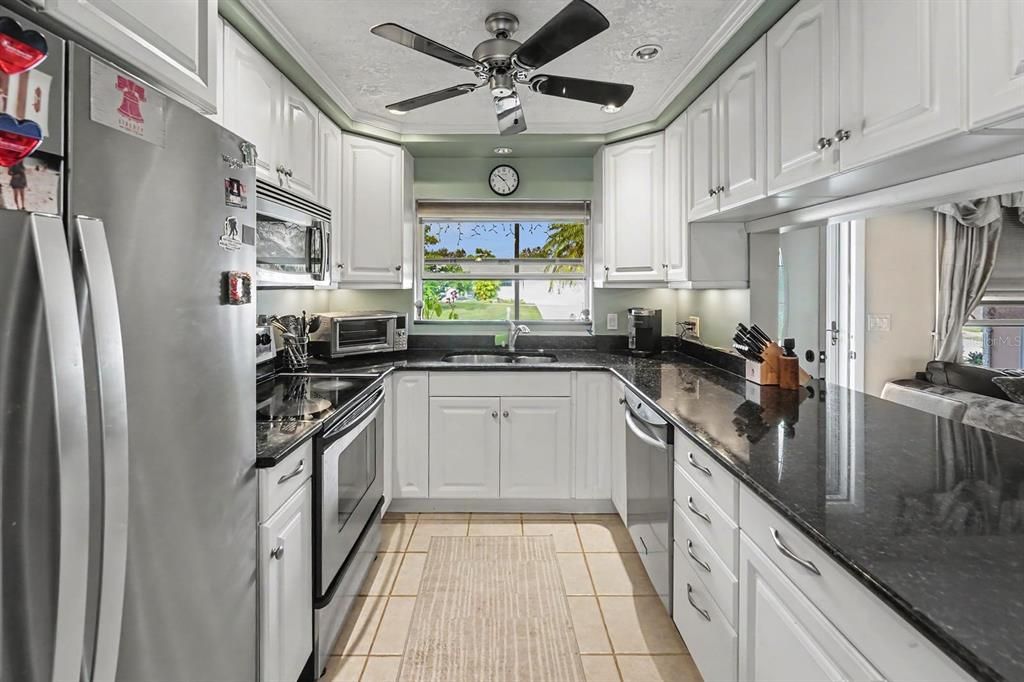For Sale: $375,000 (2 beds, 2 baths, 1184 Square Feet)