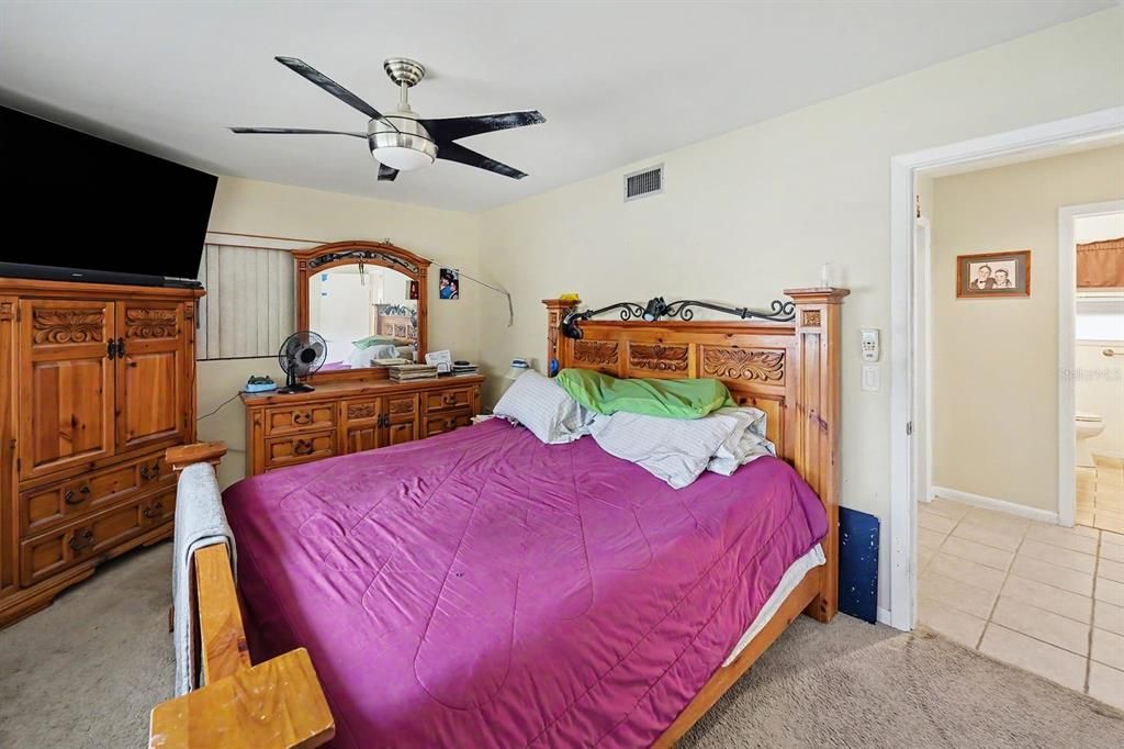 For Sale: $375,000 (2 beds, 2 baths, 1184 Square Feet)
