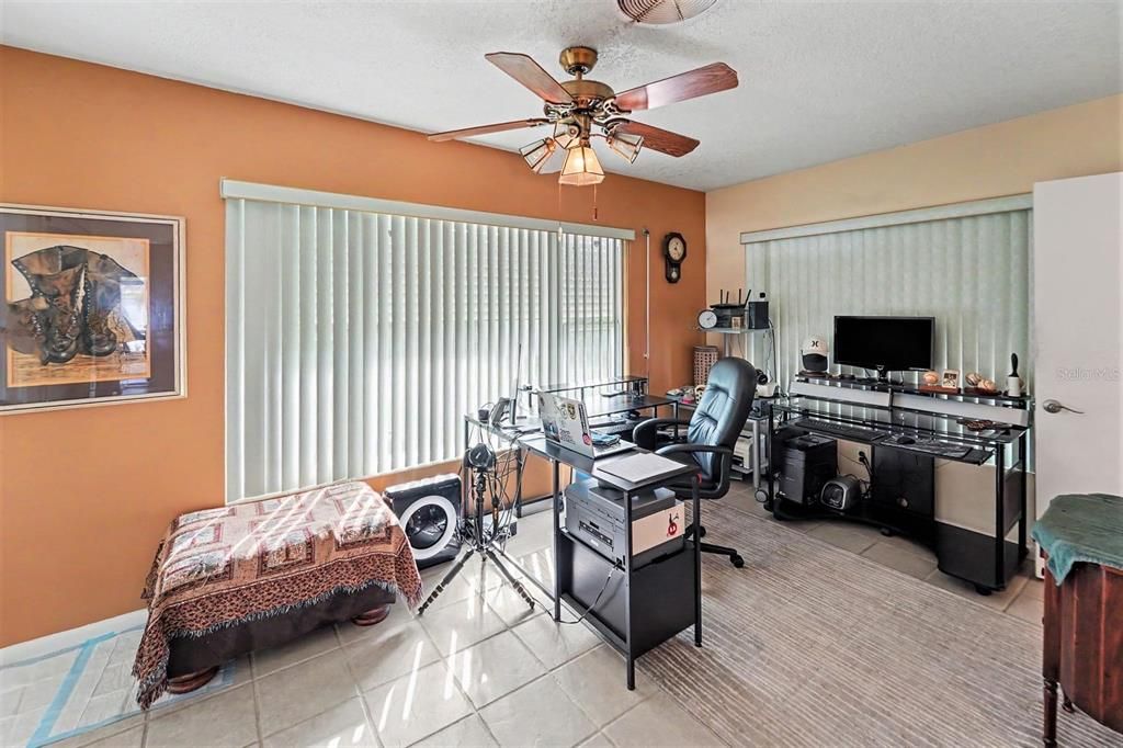 For Sale: $375,000 (2 beds, 2 baths, 1184 Square Feet)