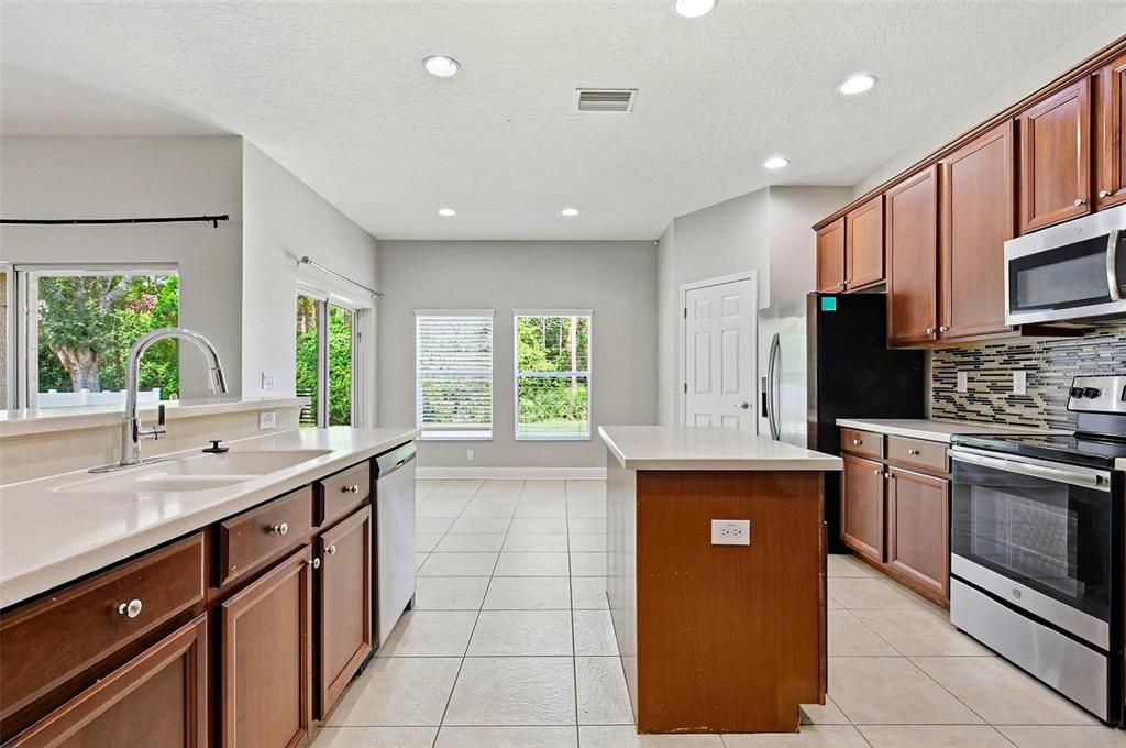 For Sale: $459,900 (4 beds, 3 baths, 2916 Square Feet)