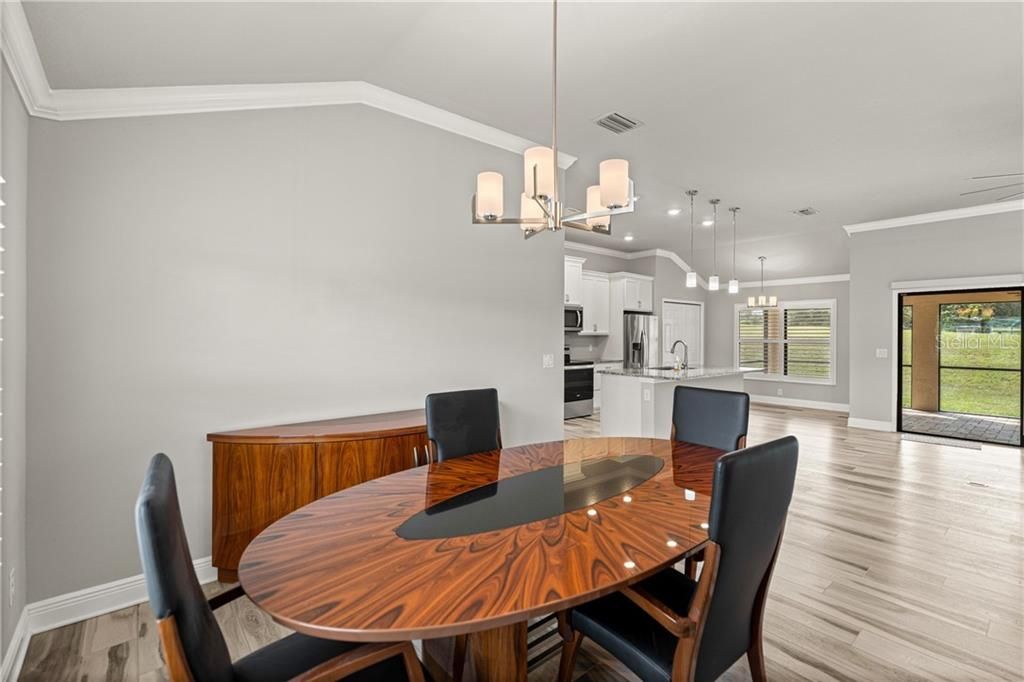 En Venta: $429,900 (3 camas, 2 baños, 1756 Pies cuadrados)