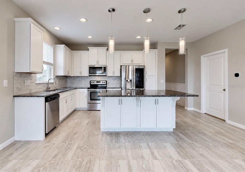 For Sale: $359,900 (3 beds, 2 baths, 1644 Square Feet)