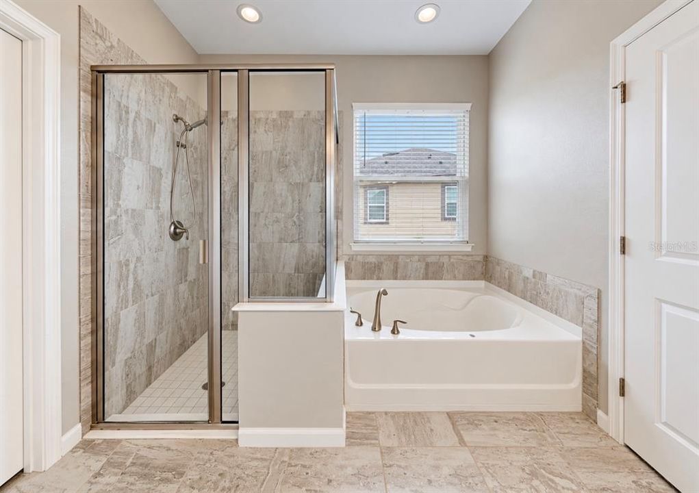 For Sale: $359,900 (3 beds, 2 baths, 1644 Square Feet)
