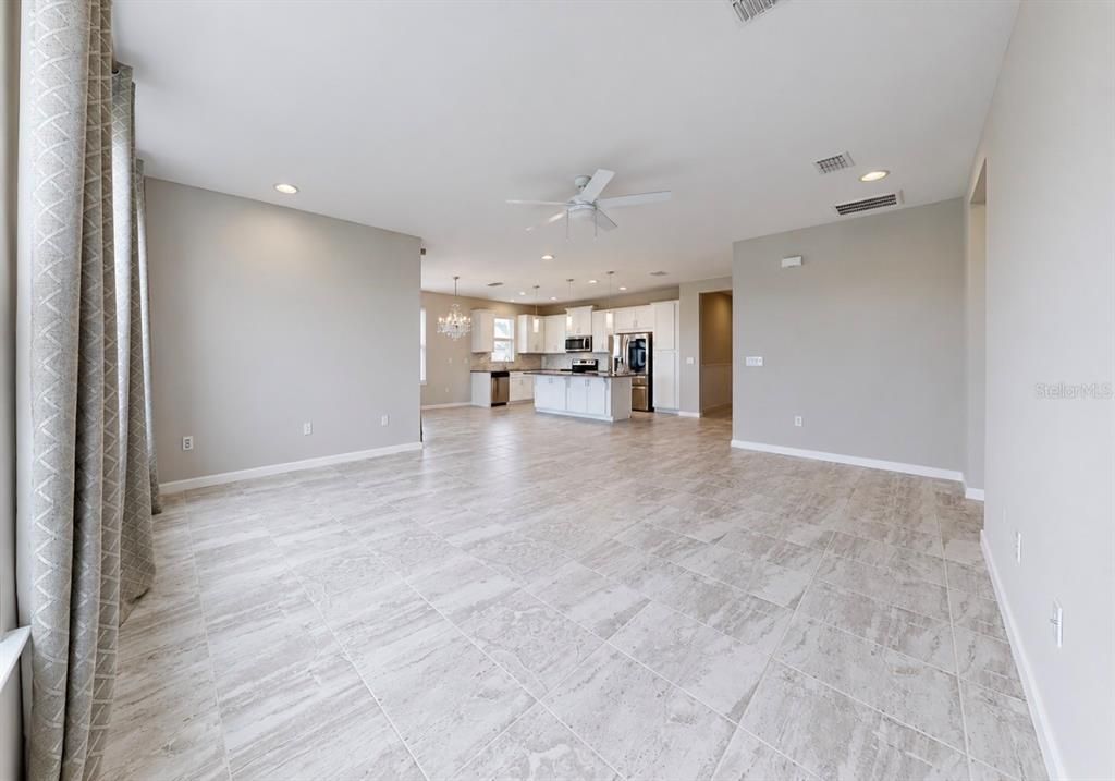 For Sale: $359,900 (3 beds, 2 baths, 1644 Square Feet)