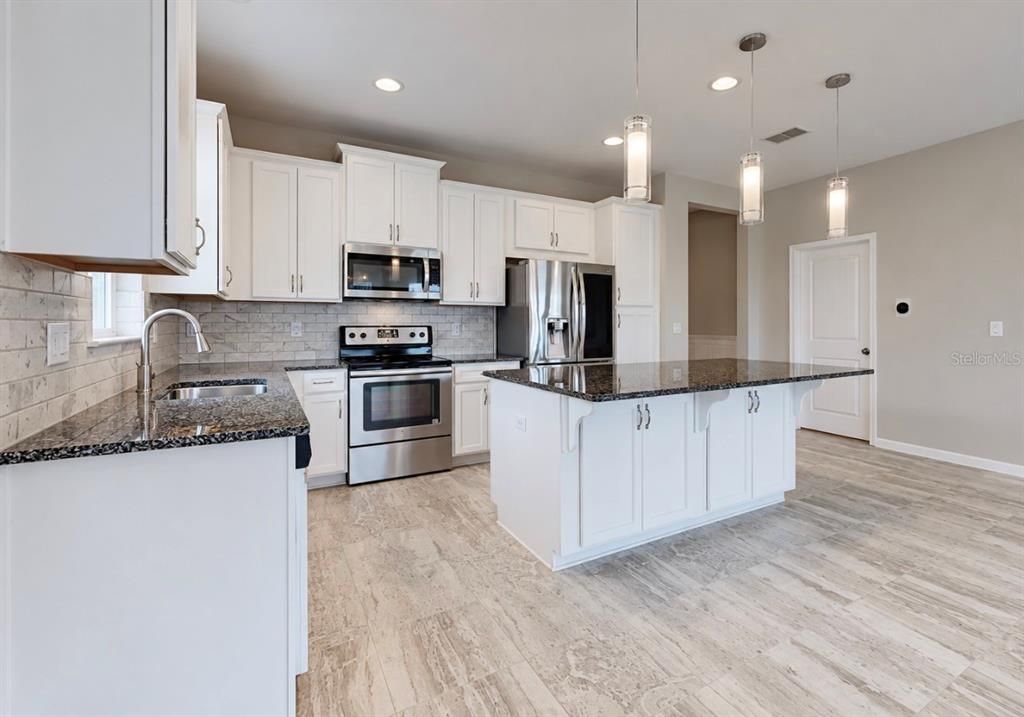 For Sale: $359,900 (3 beds, 2 baths, 1644 Square Feet)