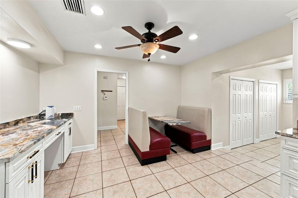 For Sale: $999,500 (5 beds, 4 baths, 4454 Square Feet)