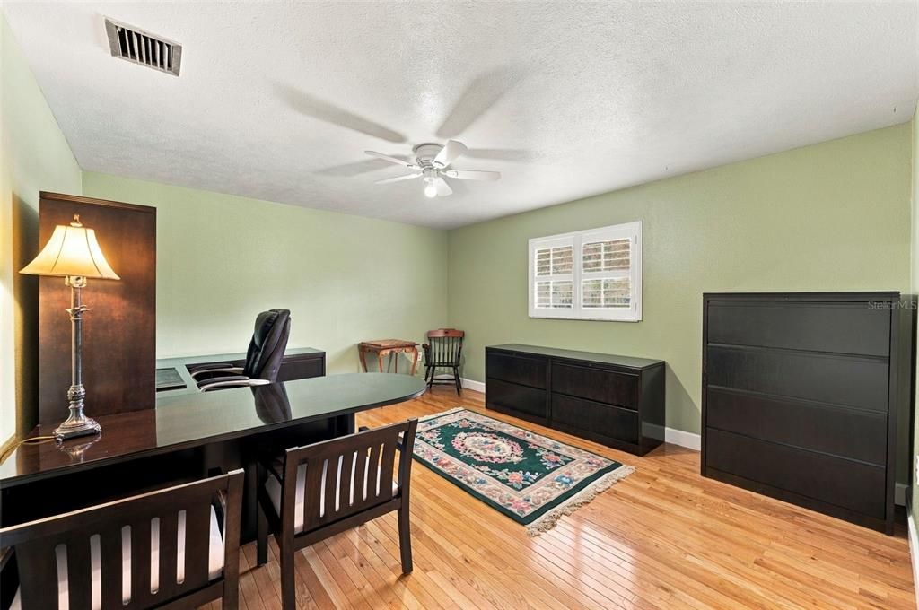 For Sale: $999,500 (5 beds, 4 baths, 4454 Square Feet)