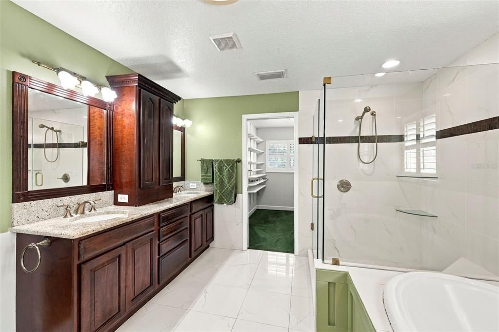 For Sale: $999,500 (5 beds, 4 baths, 4454 Square Feet)