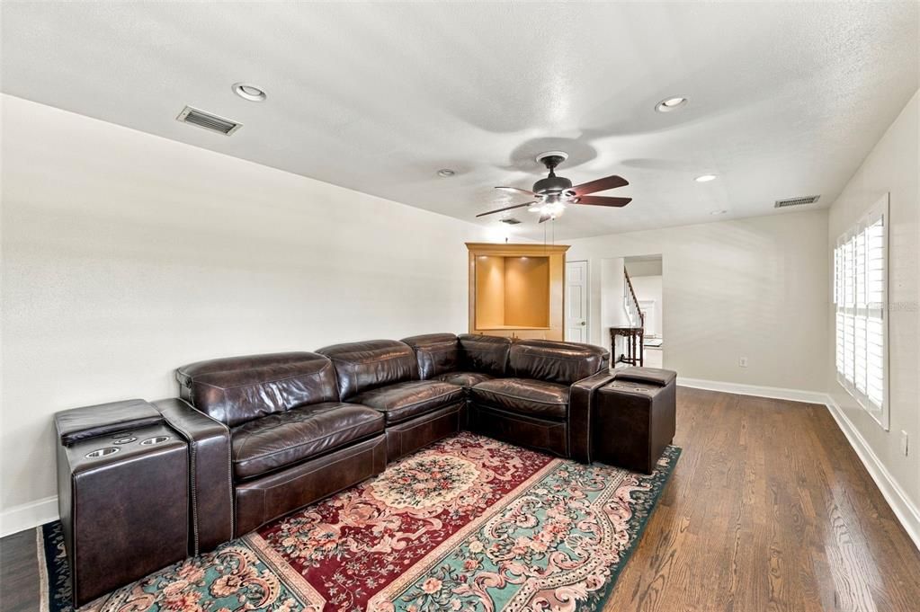For Sale: $999,500 (5 beds, 4 baths, 4454 Square Feet)