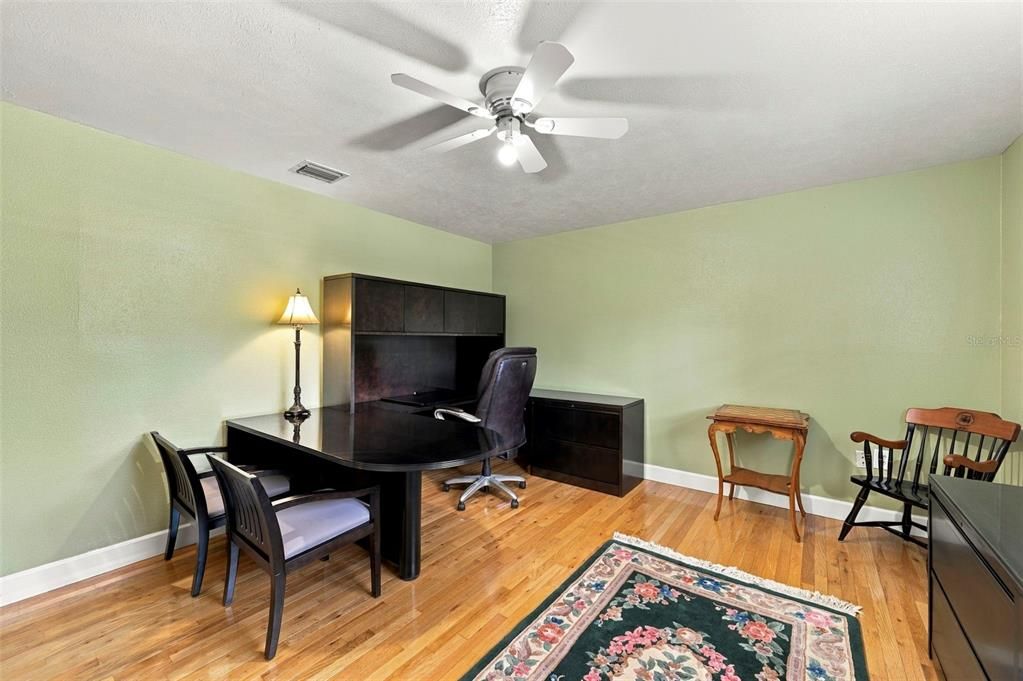 For Sale: $999,500 (5 beds, 4 baths, 4454 Square Feet)