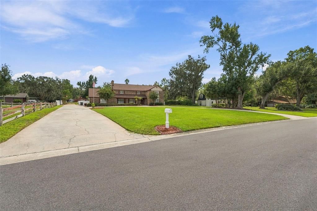 For Sale: $999,500 (5 beds, 4 baths, 4454 Square Feet)