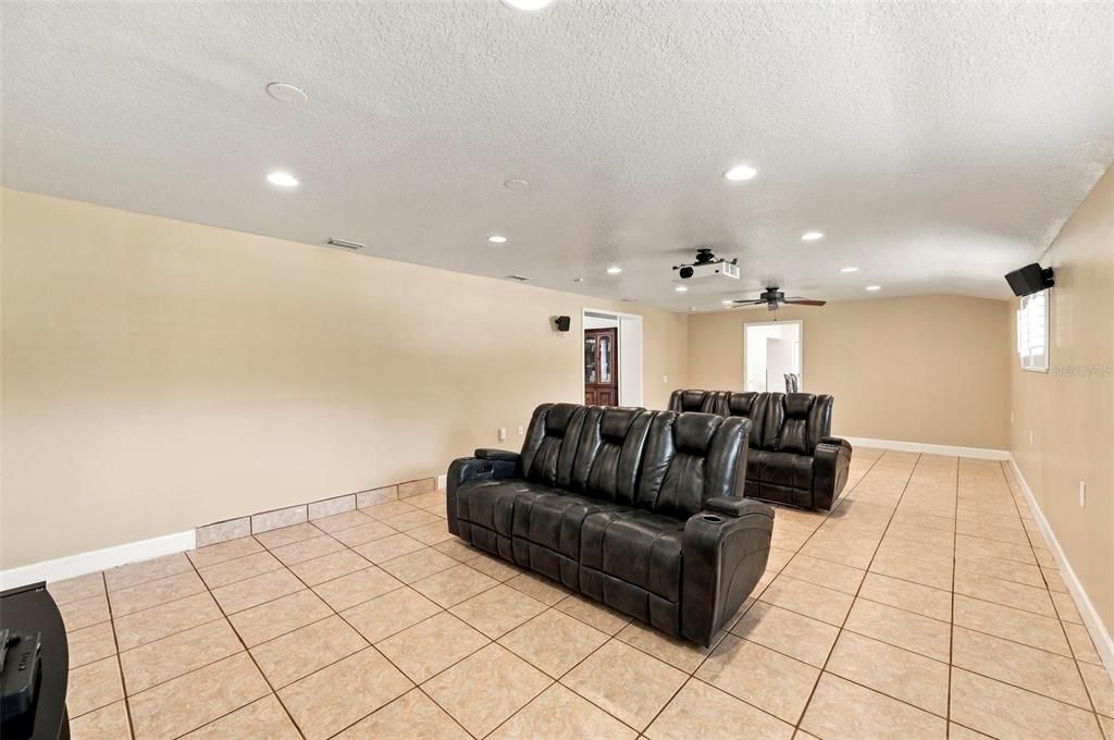 For Sale: $999,500 (5 beds, 4 baths, 4454 Square Feet)