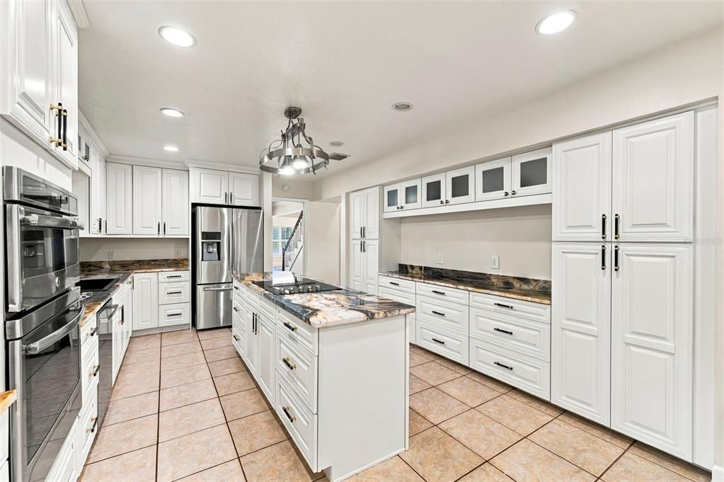 For Sale: $999,500 (5 beds, 4 baths, 4454 Square Feet)