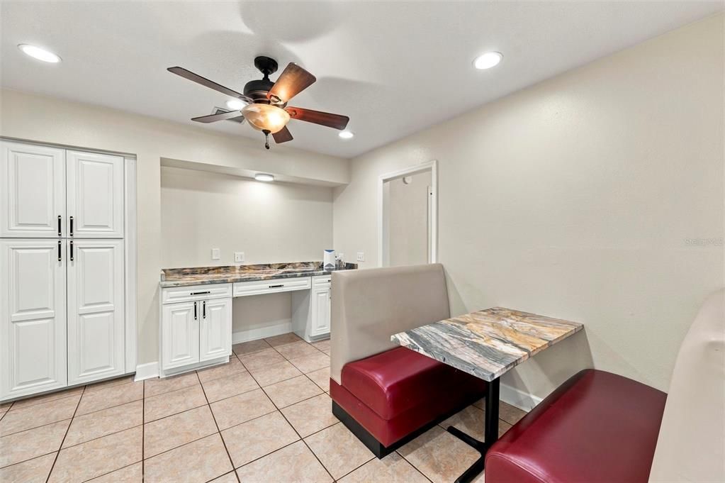 For Sale: $999,500 (5 beds, 4 baths, 4454 Square Feet)