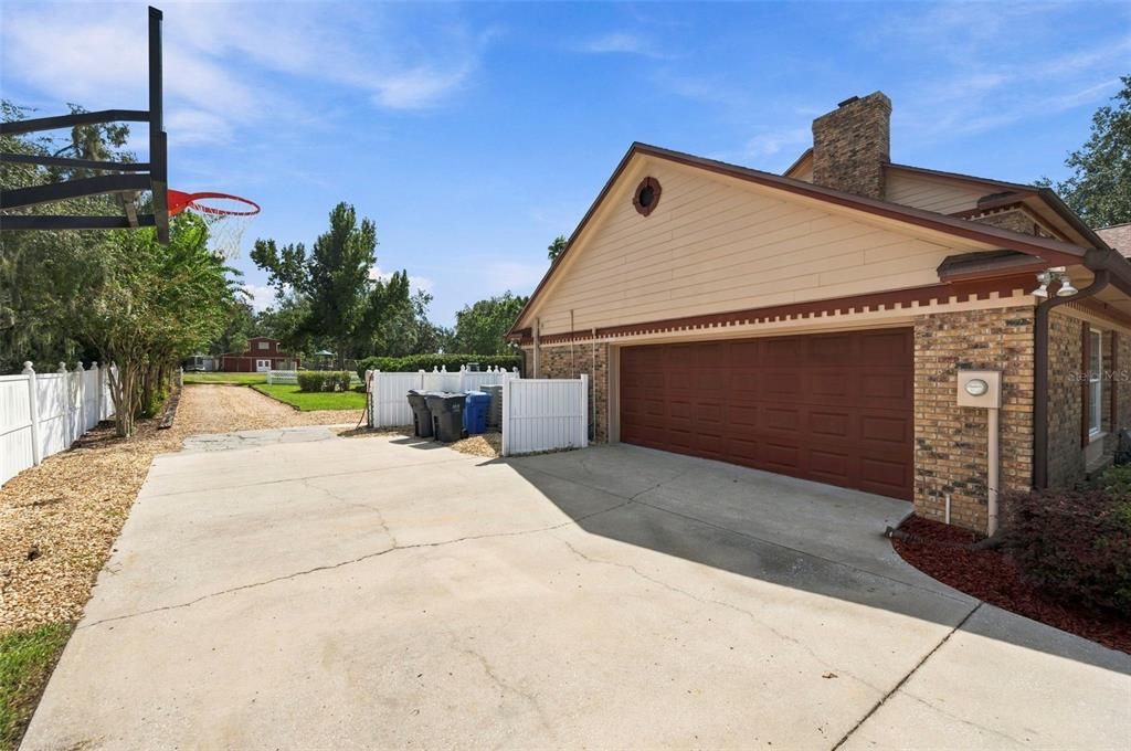 For Sale: $999,500 (5 beds, 4 baths, 4454 Square Feet)