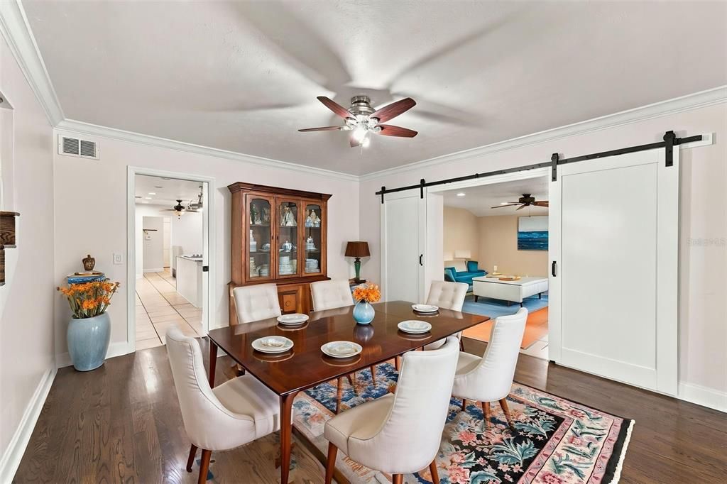 For Sale: $999,500 (5 beds, 4 baths, 4454 Square Feet)