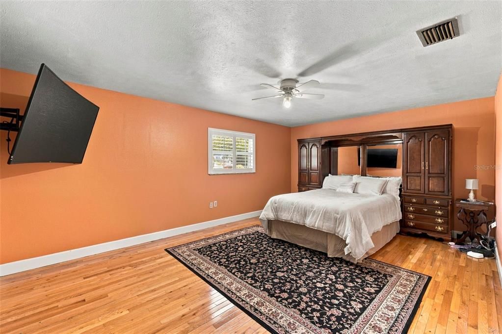 For Sale: $999,500 (5 beds, 4 baths, 4454 Square Feet)