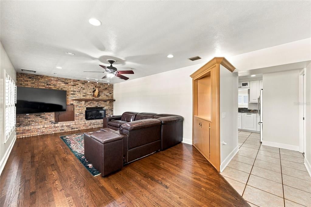 For Sale: $999,500 (5 beds, 4 baths, 4454 Square Feet)