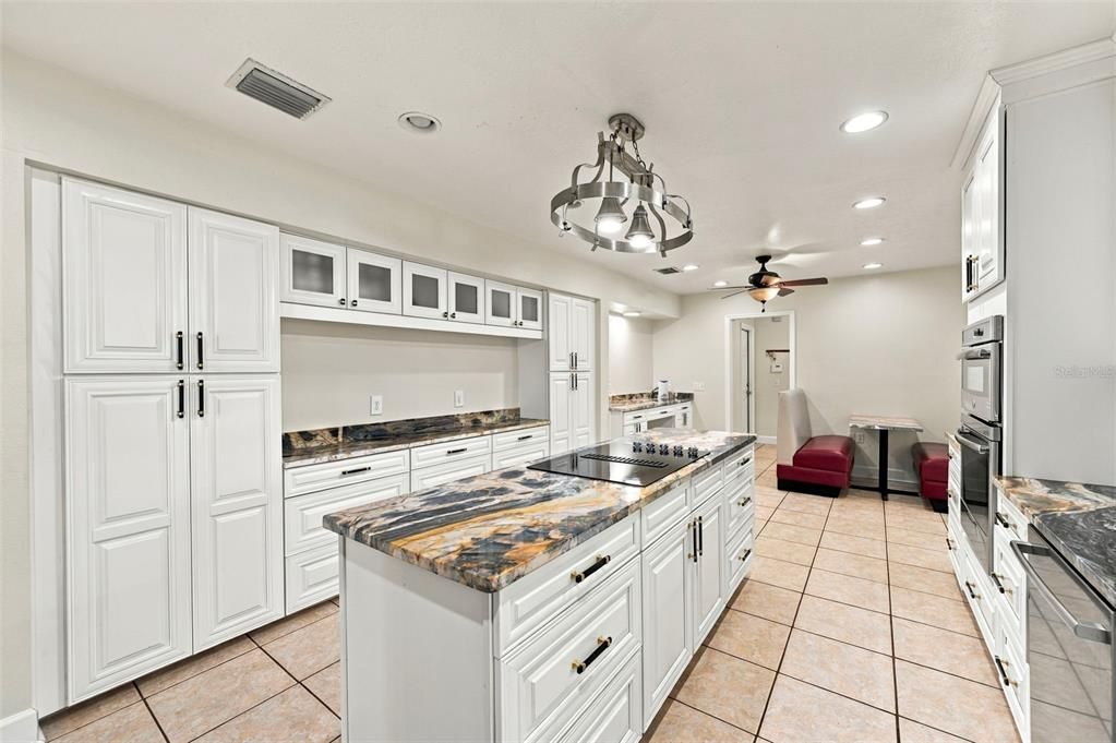 For Sale: $999,500 (5 beds, 4 baths, 4454 Square Feet)