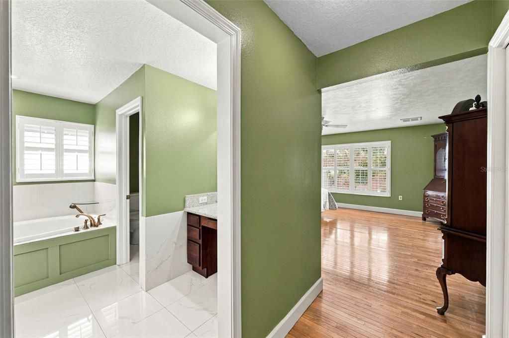 For Sale: $999,500 (5 beds, 4 baths, 4454 Square Feet)