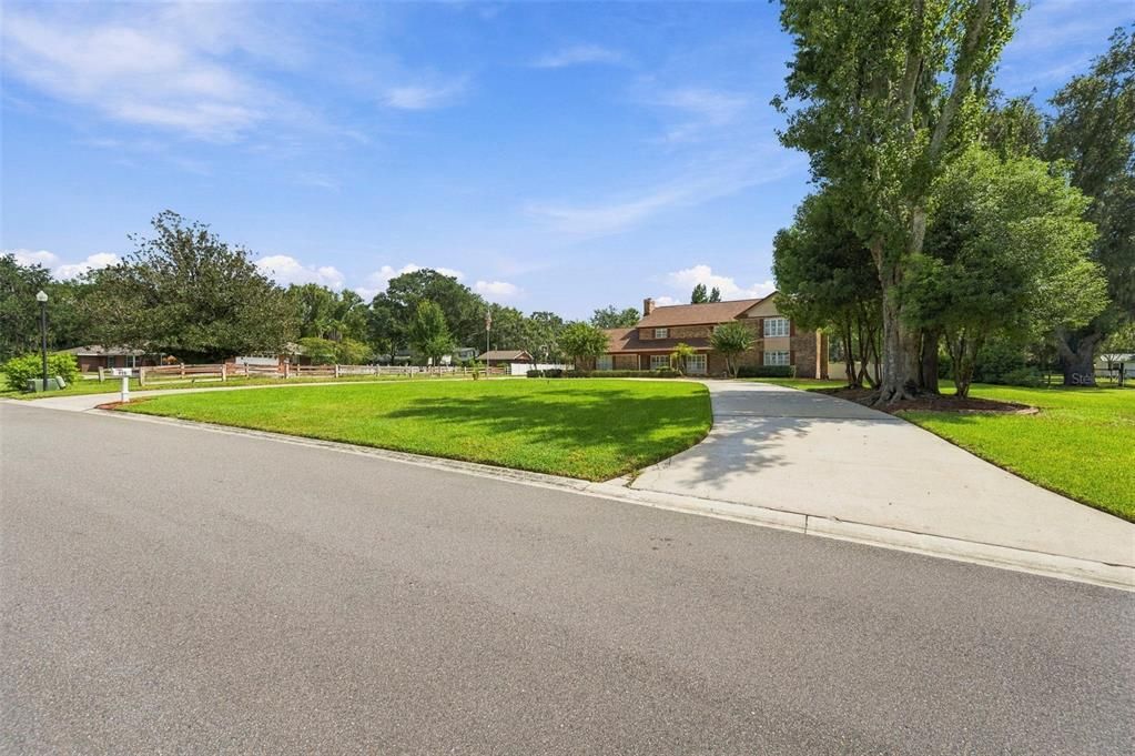 For Sale: $999,500 (5 beds, 4 baths, 4454 Square Feet)