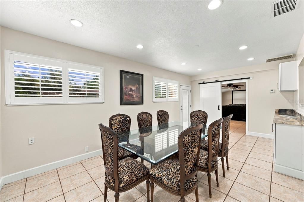 For Sale: $999,500 (5 beds, 4 baths, 4454 Square Feet)
