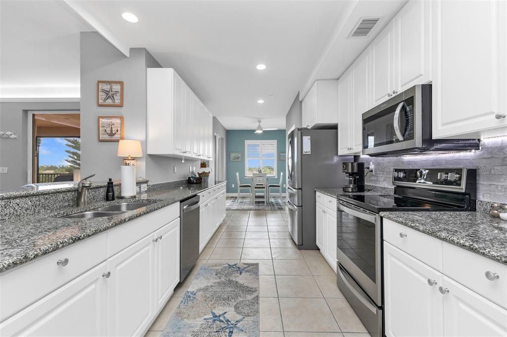 For Sale: $355,000 (2 beds, 2 baths, 1788 Square Feet)