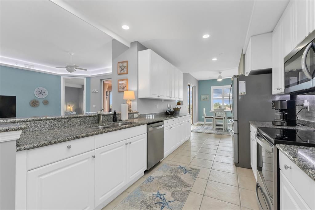 For Sale: $355,000 (2 beds, 2 baths, 1788 Square Feet)