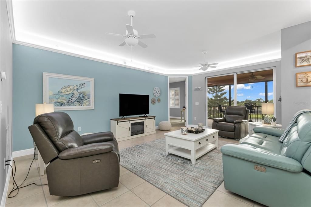 For Sale: $355,000 (2 beds, 2 baths, 1788 Square Feet)