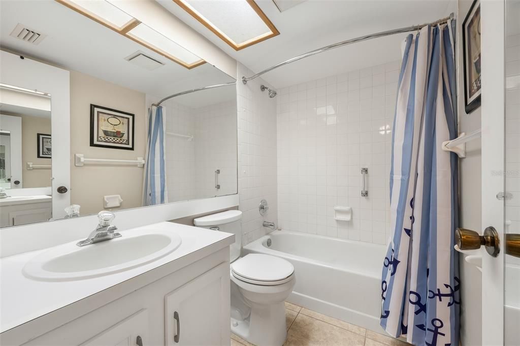 For Sale: $177,000 (2 beds, 2 baths, 888 Square Feet)