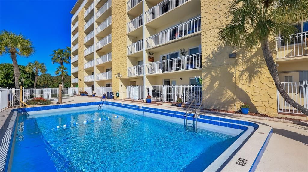 На продажу: $160,000 (1 спален, 1 ванн, 735 Квадратных фут)