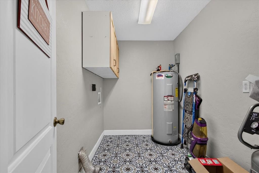 For Sale: $599,000 (4 beds, 2 baths, 1877 Square Feet)