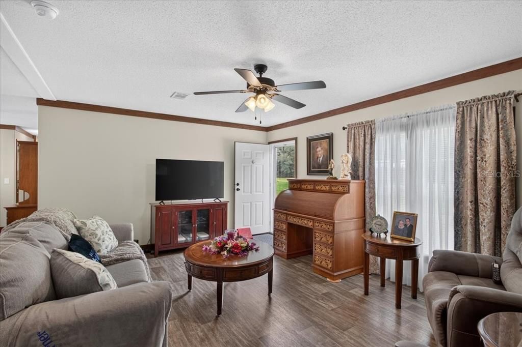 For Sale: $599,000 (4 beds, 2 baths, 1877 Square Feet)