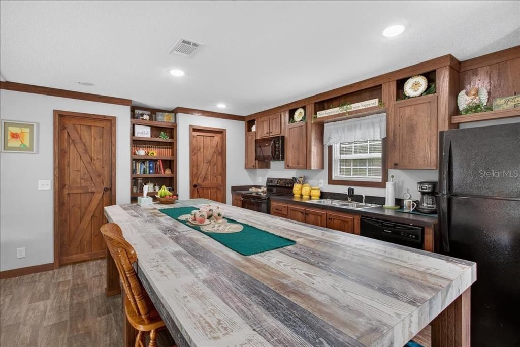 For Sale: $599,000 (4 beds, 2 baths, 1877 Square Feet)