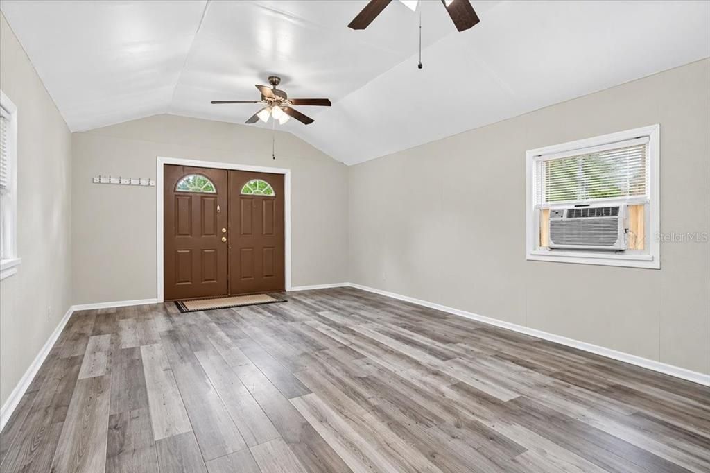 For Sale: $599,000 (4 beds, 2 baths, 1877 Square Feet)