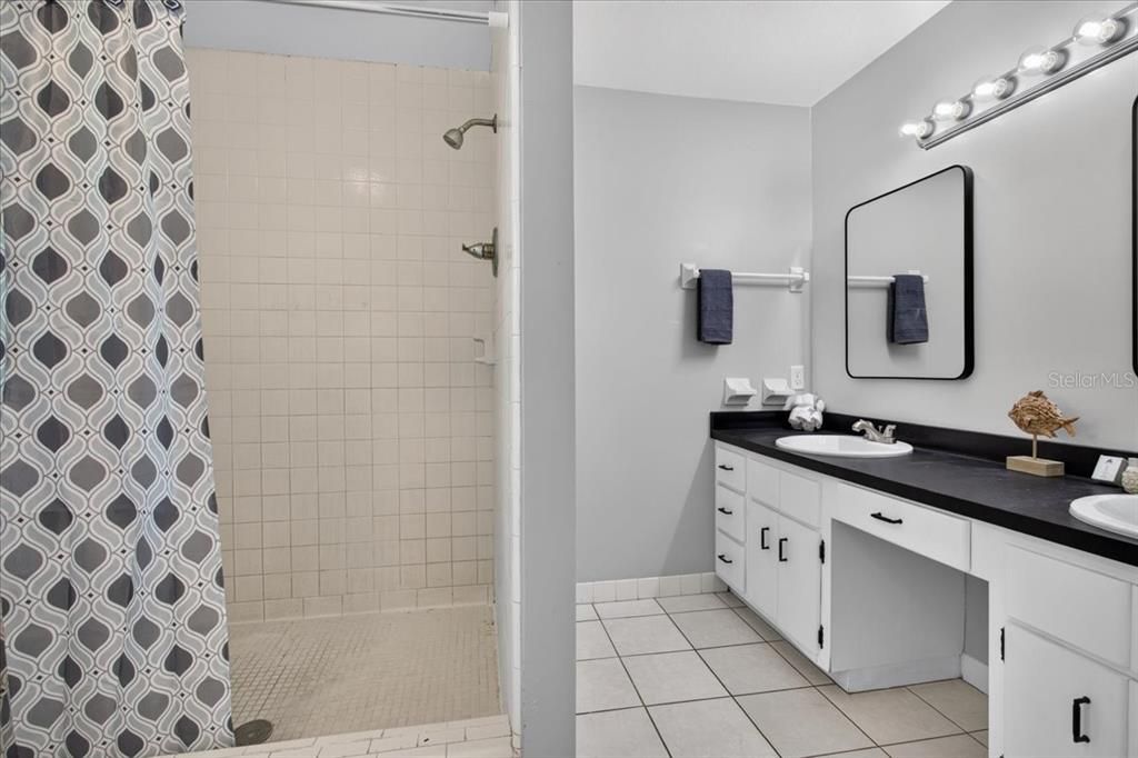 For Sale: $599,000 (4 beds, 2 baths, 1877 Square Feet)