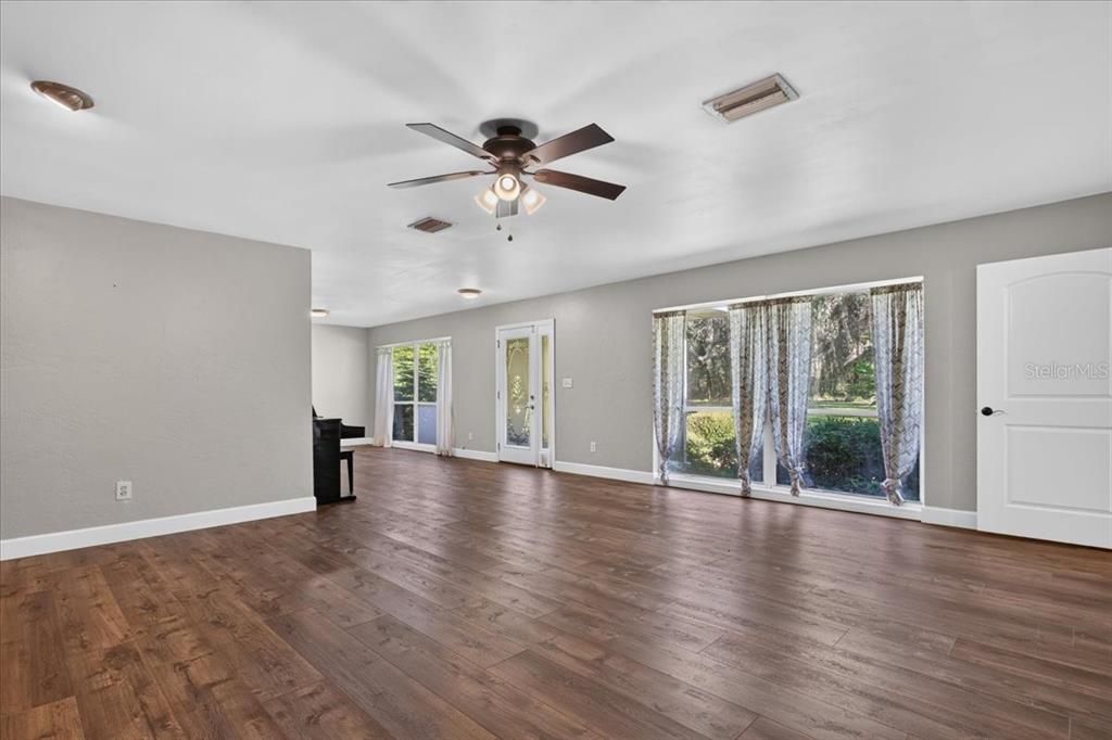 For Sale: $599,000 (4 beds, 2 baths, 1877 Square Feet)