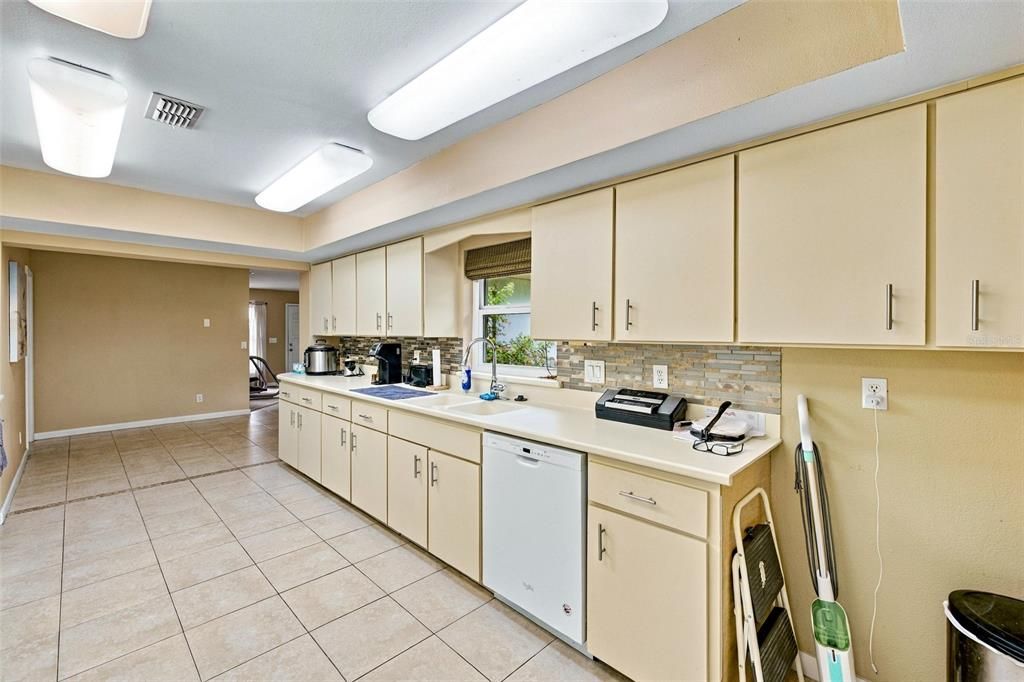 En Venta: $525,000 (3 camas, 3 baños, 2136 Pies cuadrados)