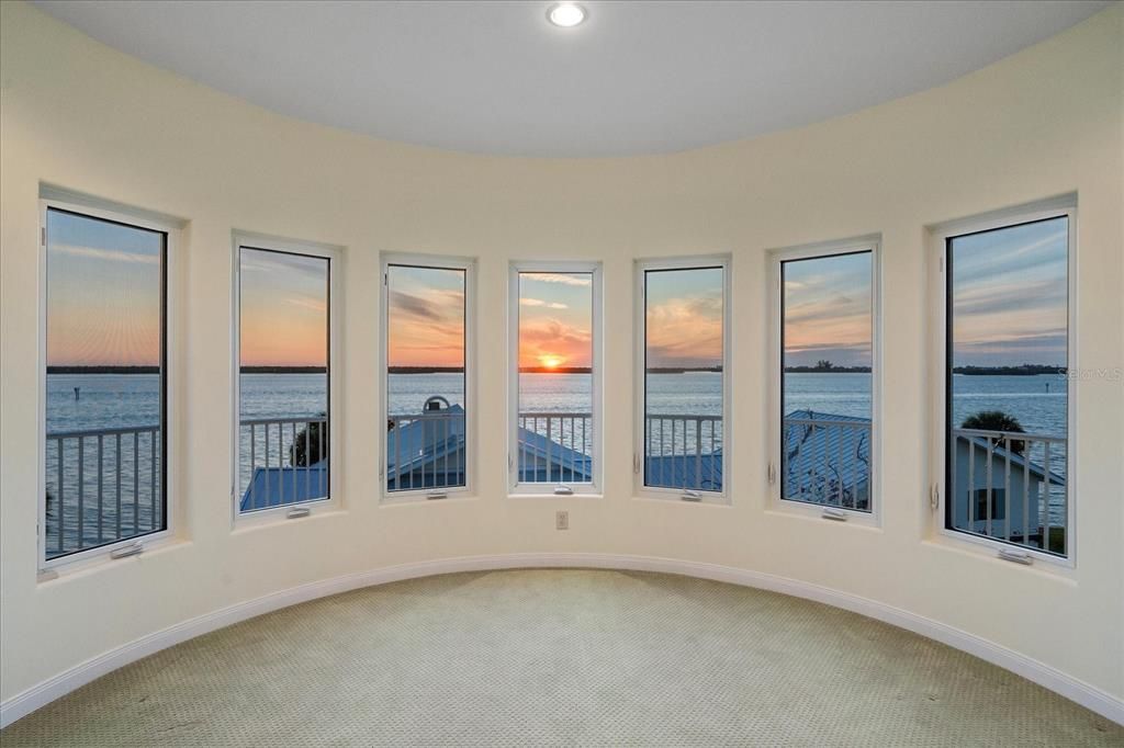 For Sale: $2,649,000 (5 beds, 4 baths, 4937 Square Feet)
