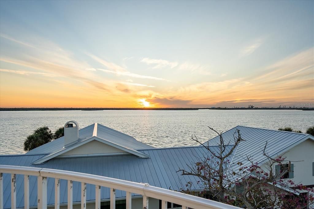 For Sale: $2,649,000 (5 beds, 4 baths, 4937 Square Feet)