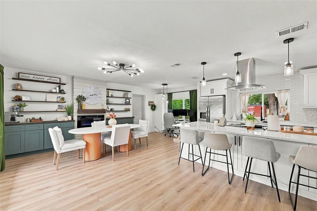 For Sale: $425,000 (3 beds, 2 baths, 1326 Square Feet)