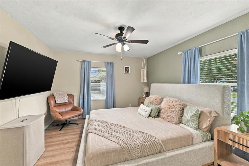 For Sale: $425,000 (3 beds, 2 baths, 1326 Square Feet)